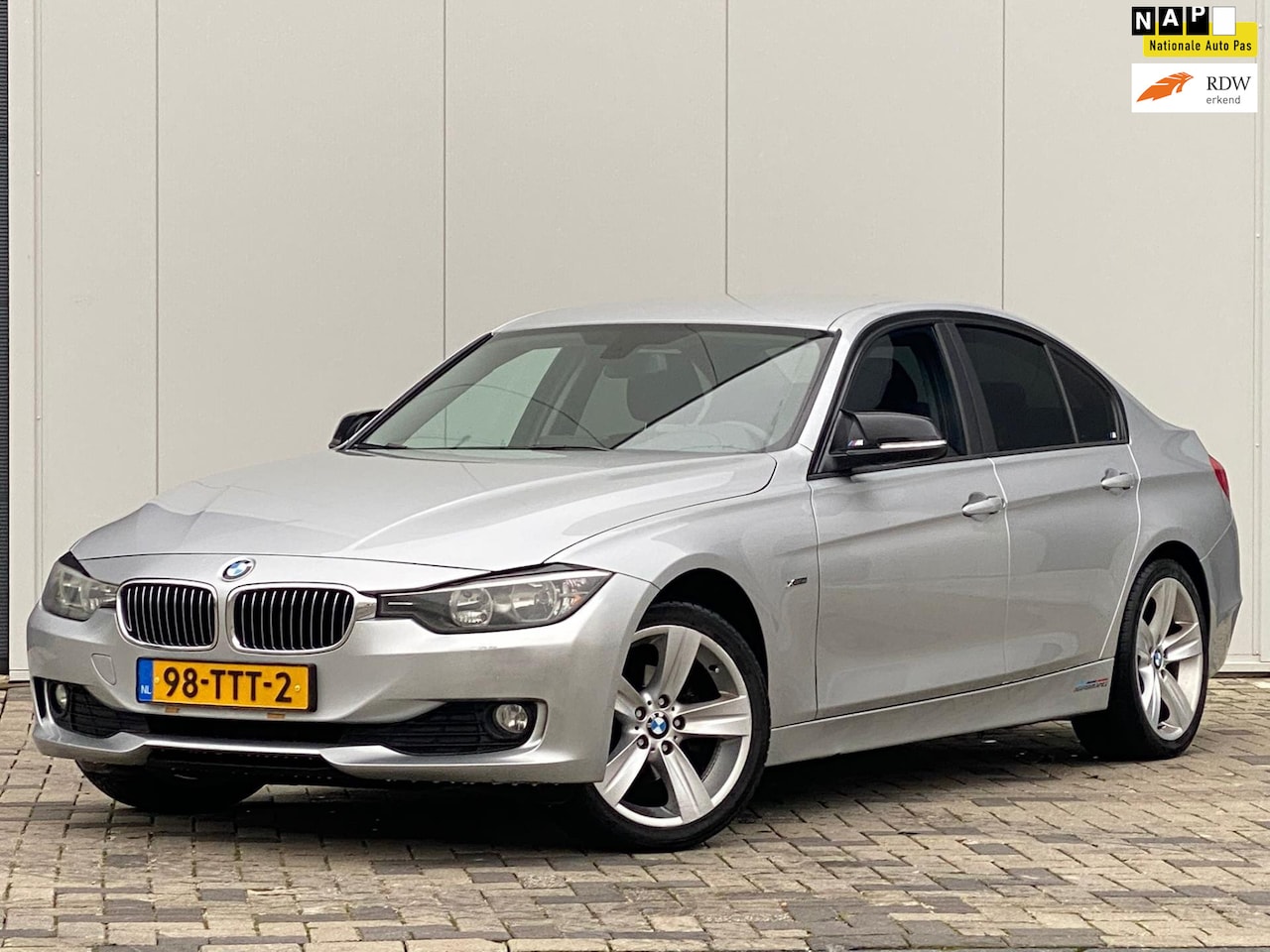 BMW 3-serie - 318d High Executive 318d High Executive - AutoWereld.nl