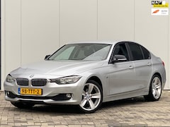 BMW 3-serie - 318d High Executive NAVI