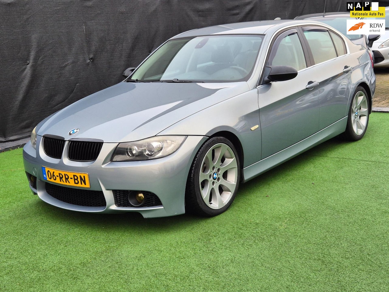 BMW 3-serie - 330i Dynamic Executive LEDER NAVI AUTOMAAT! - AutoWereld.nl