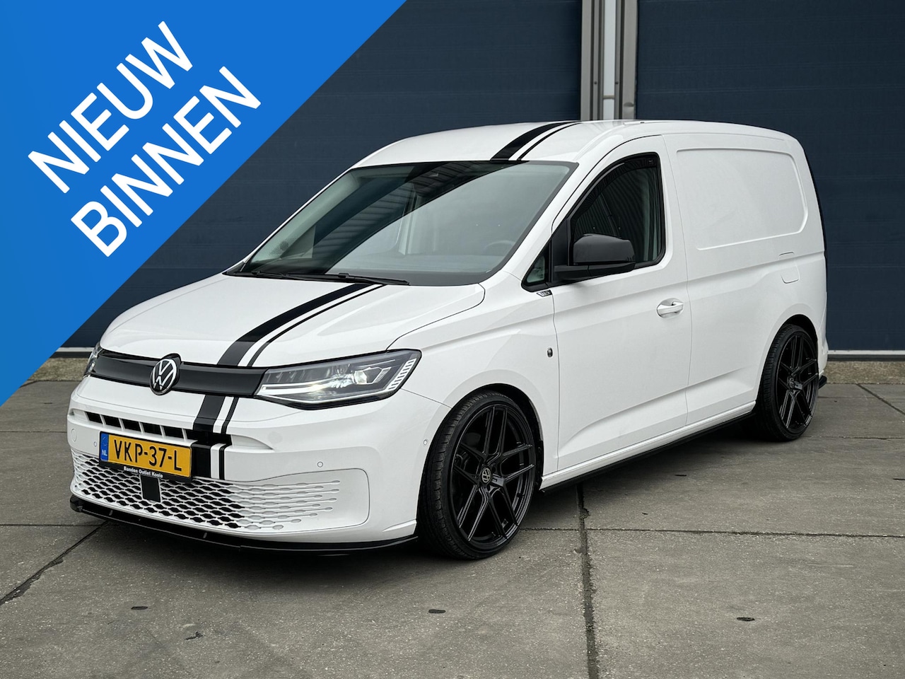 Volkswagen Caddy Cargo - 2.0 TDI 1st Edition AUTOMAAT / VERLAAGD / SPOILERS / CRUISE CONTROLE / VIRTUAL COCKPIT - AutoWereld.nl