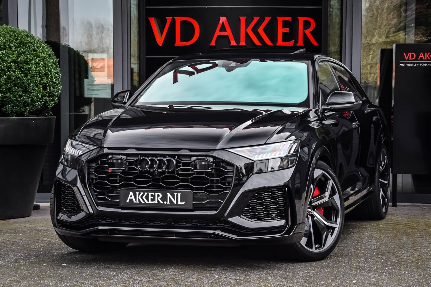 Audi RSQ8 - RSQ8 DYNAMIC PLUS+MILLTEK+PANO.DAK+HEADUP+DESIGNPAKKET - AutoWereld.nl