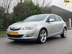 Opel Astra - 1.6 Turbo Cosmo Stoelverwarming*Cruise*Clima*Parkeersensoren*LM velgen*Dealer onderhouden