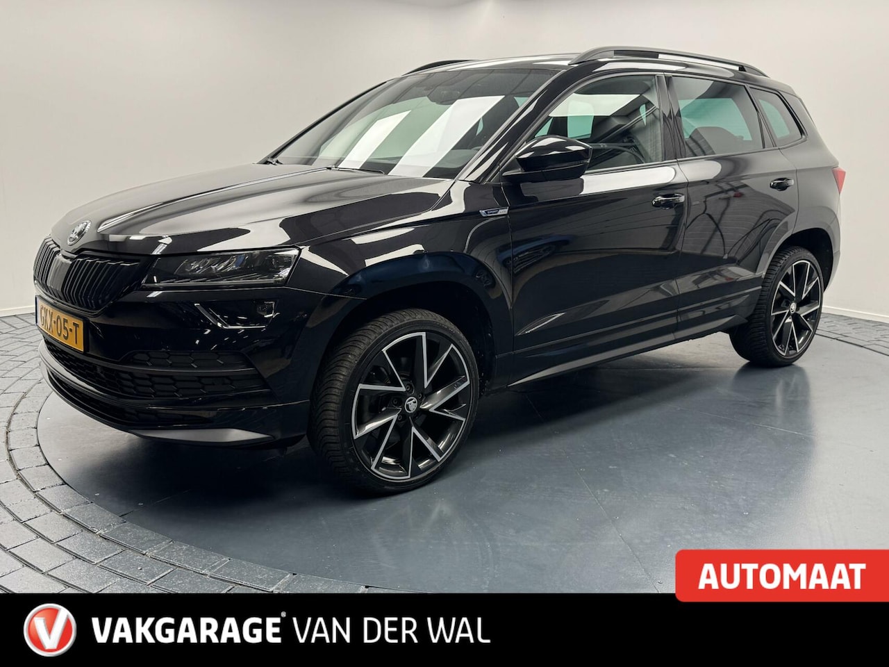 Skoda Karoq - 1.5 TSi DSG Sportline Navigatie-Panoramadak-Adapt.Cr.contr-Clima-Apple carplay-Lm.19"velge - AutoWereld.nl