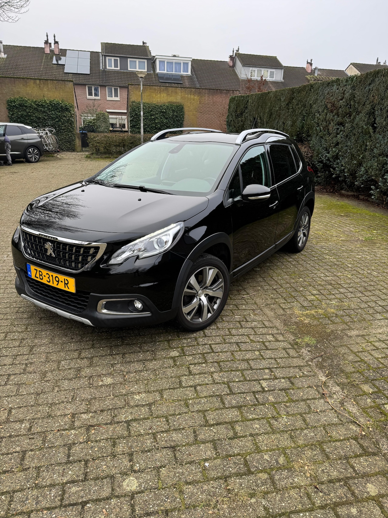 Peugeot 2008 - 1.2 PureTech Allure - AutoWereld.nl