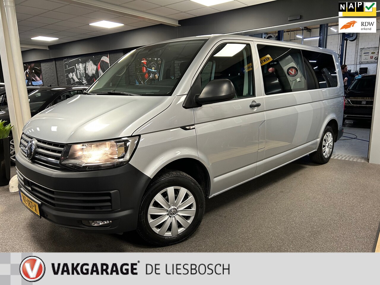 Volkswagen Transporter - 2.0 TDI L2H1 DC Highline / 5 persoons /automaat /cruise-control/climate-control /navigatie - AutoWereld.nl