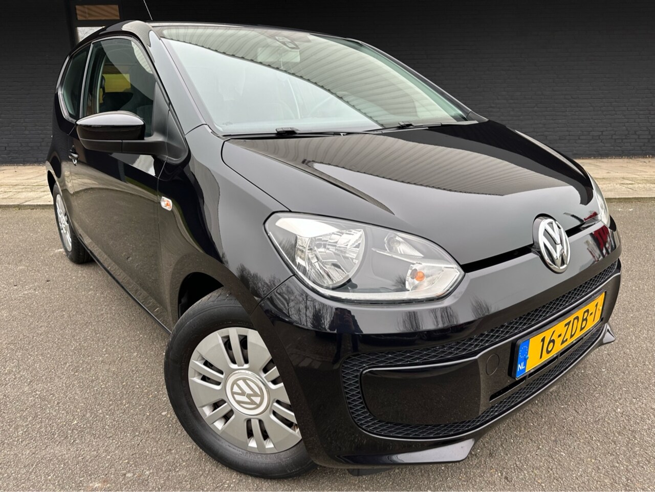 Volkswagen Up! - 1.0 move up! 17.000km! Origineel NL - AutoWereld.nl