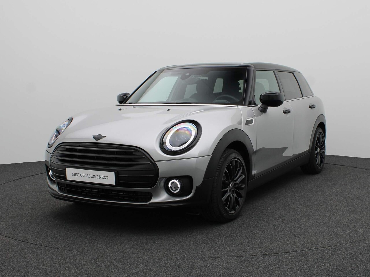 MINI Clubman - Cooper Classic + Premium Pakket + Achteruitrijcamera + Elektrisch verwarmde voorstoelen + - AutoWereld.nl