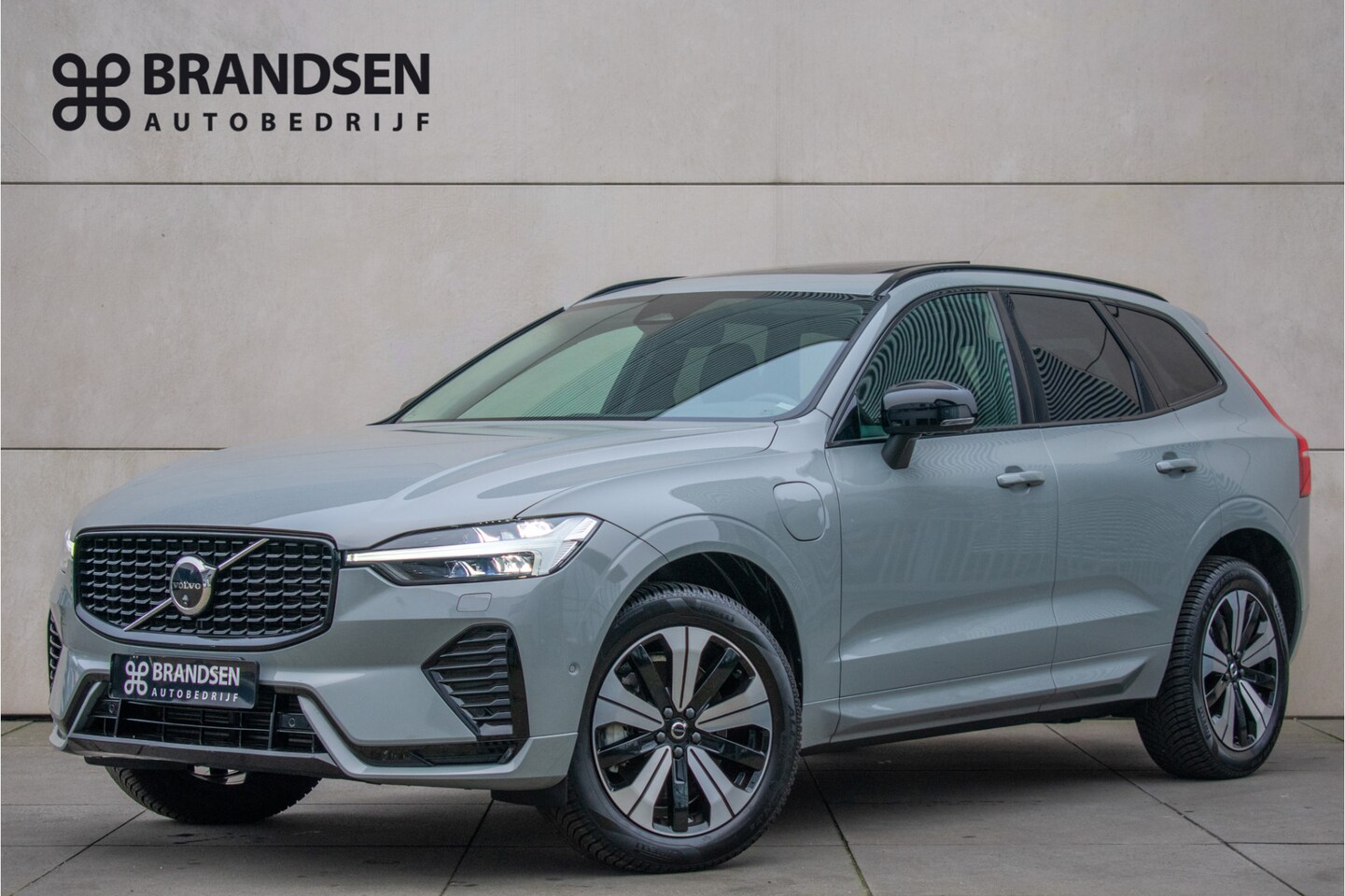 Volvo XC60 - 2.0 T6 Plug-in hybrid AWD Plus Dark ACC 360 Keyless PANO - AutoWereld.nl