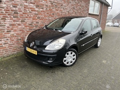 Renault Clio - 1.2-16V Special Line