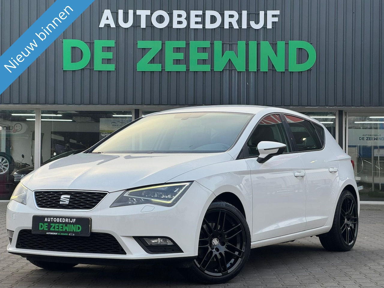 Seat Leon - 1.2 TSI Style Business|Trekhaak|Stoelverwarming - AutoWereld.nl