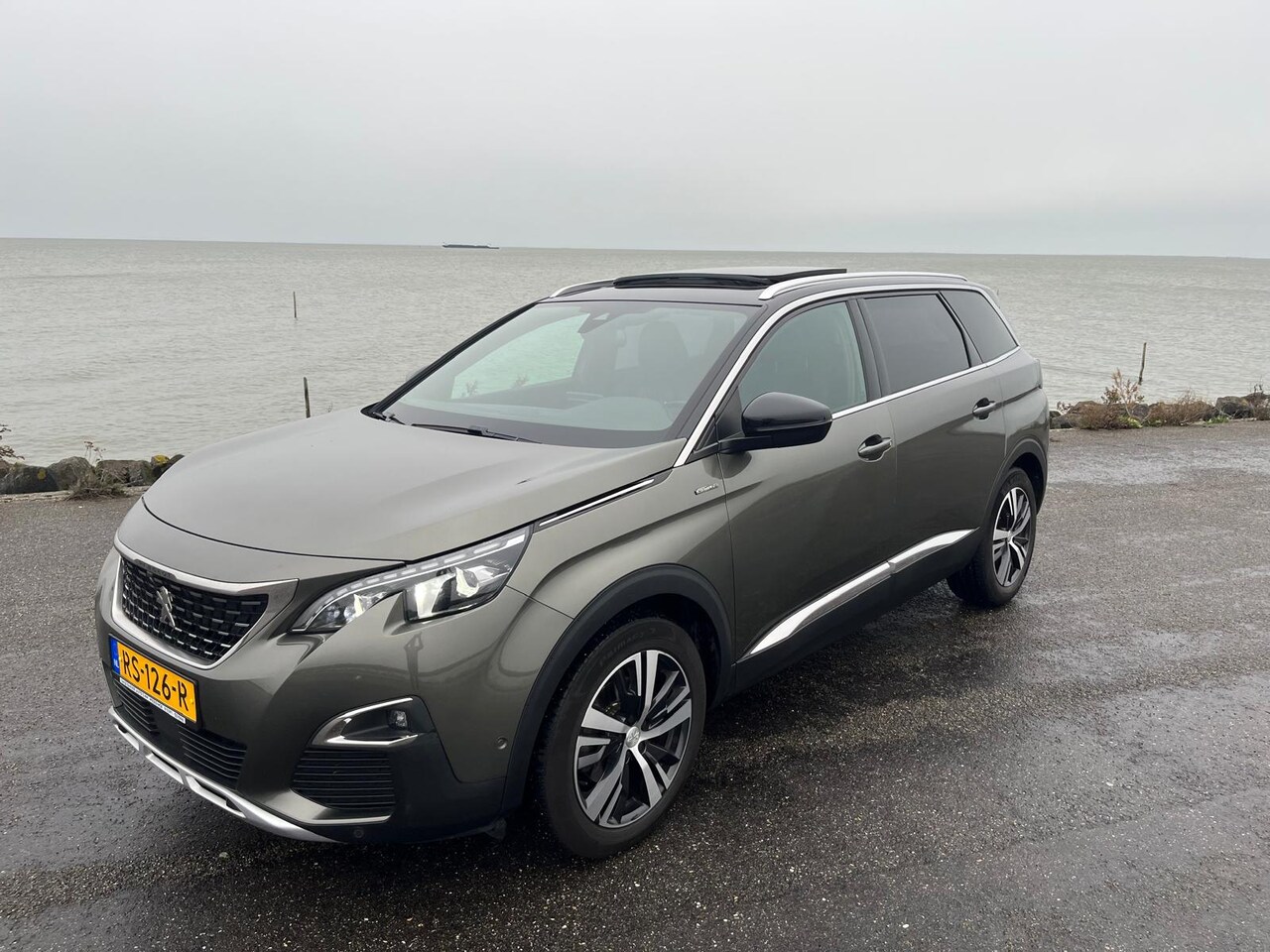 Peugeot 5008 - 1.6 e-THP GT-Line Panorama-/schuifdak | Leder | Massagestoelen | 360 Camera | Apple CarPlay | 18" velgen - AutoWereld.nl