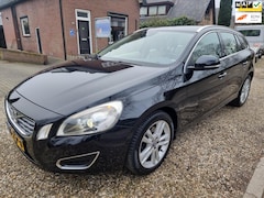 Volvo V60 - 1.6 T3 Summum AUTOMAAT|LEDER|17"|DEALER|BOEKJES ETC