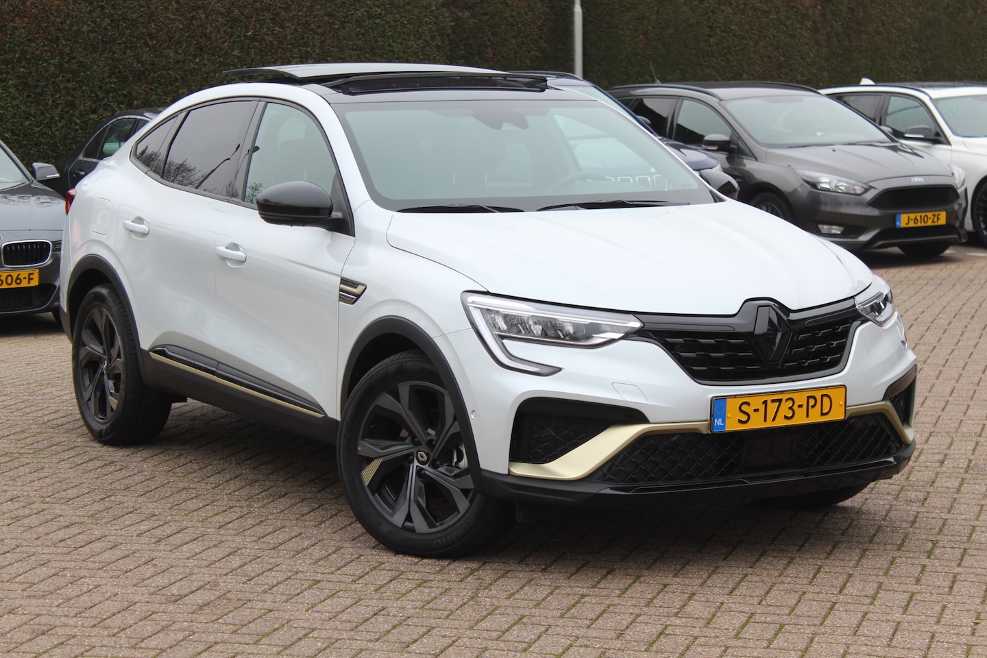 Renault Arkana - 1.6 E-Tech hybrid 145 E-Tech engineered R.S. Line / Trekhaak / Panoramadak / Camera / Lede - AutoWereld.nl