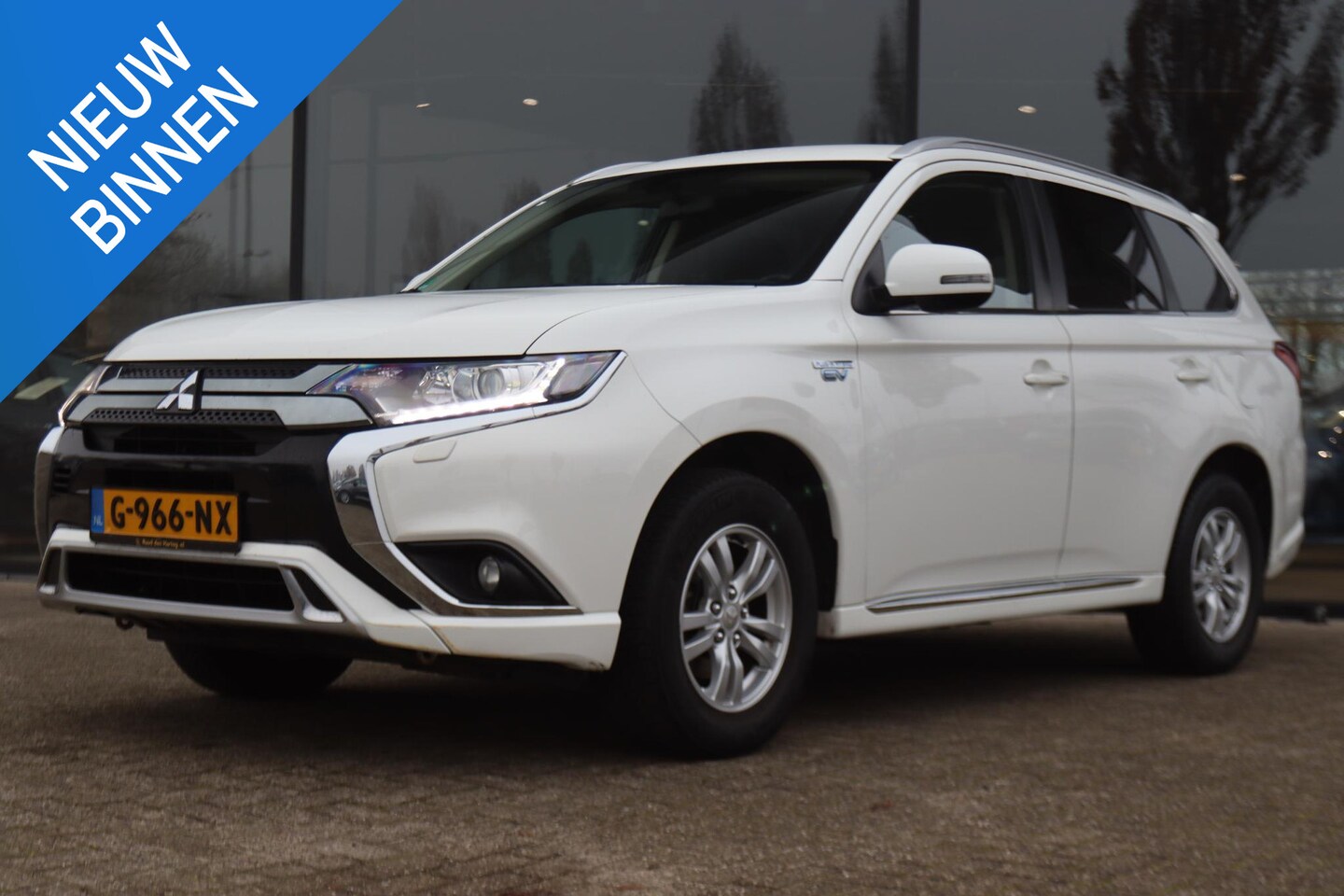 Mitsubishi Outlander - 2.4 PHEV PURE AUT. | AFN. TERKH. | CAMERA | CARPLAY |  CRUISE | CLIMATE | STOELVERW. | KEY - AutoWereld.nl