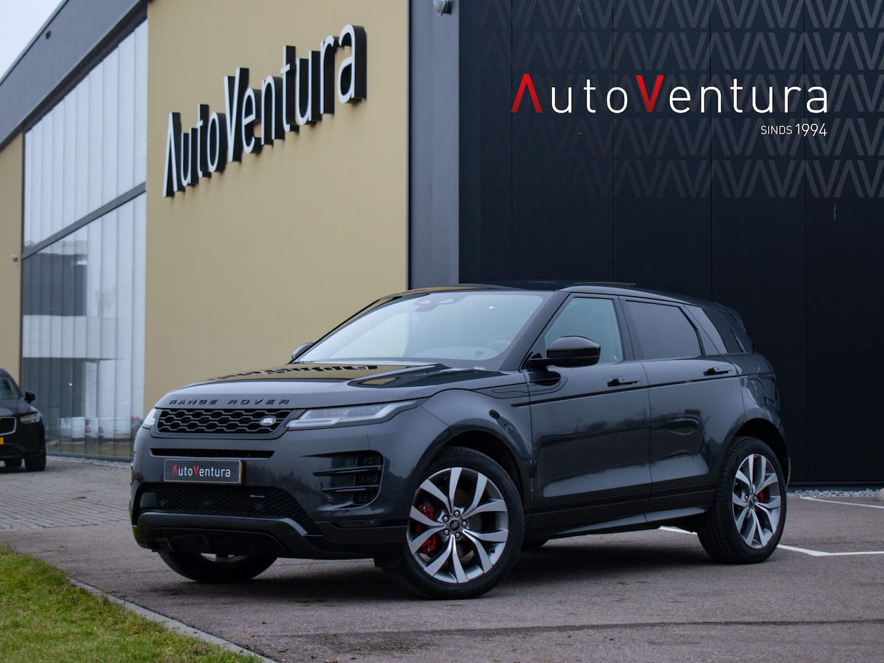 Land Rover Range Rover Evoque - 1.5 P300e AWD R-Dynamic SE | Panoramadak | Stoelverwarming | 360 Camera | 21'' LMV - AutoWereld.nl