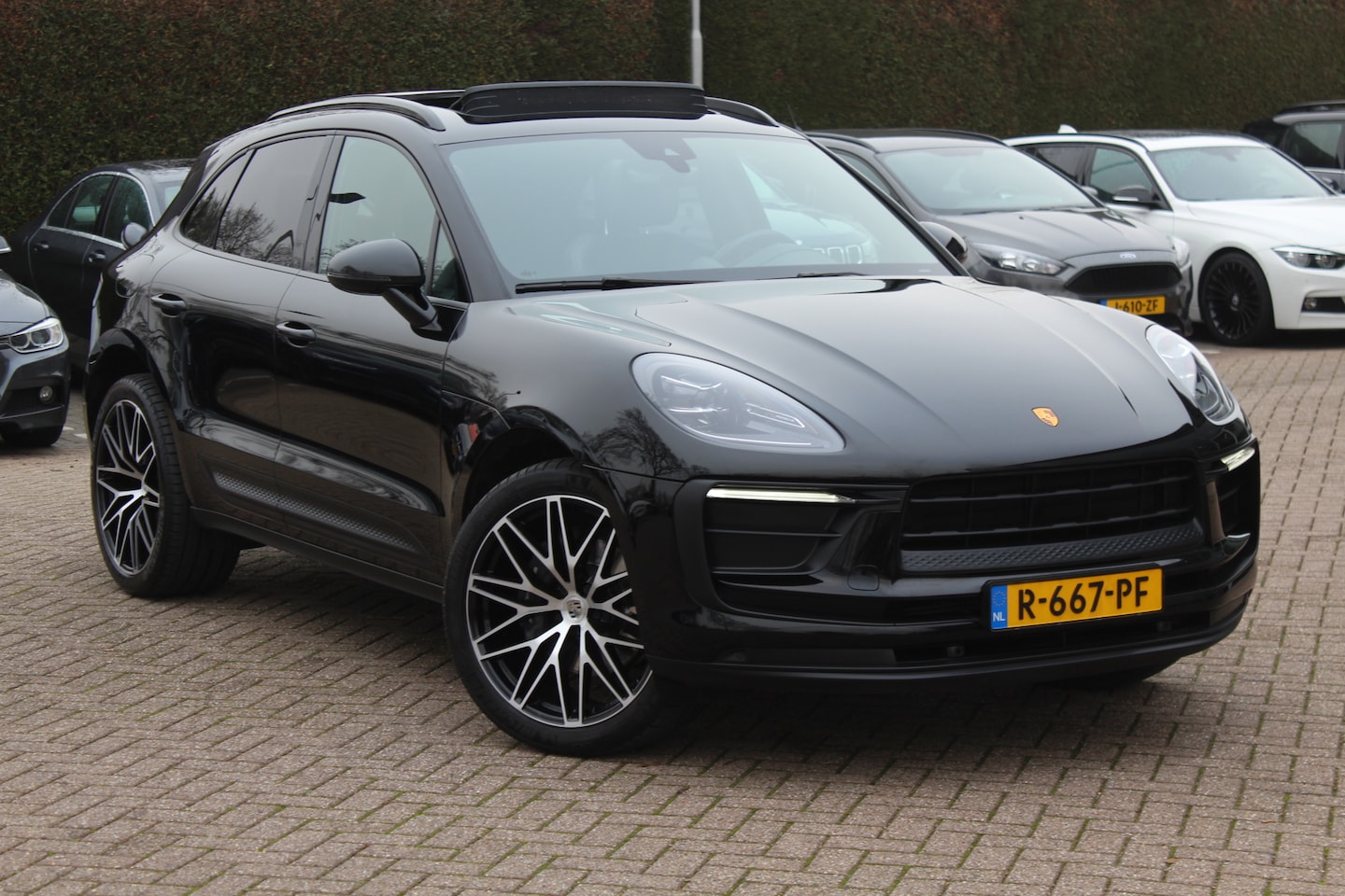 Porsche Macan - 2.0 / Trekhaak / Panoramadak / Camera / Luxe Leder / 21'' / Sportchrono / Luchtvering / Ap - AutoWereld.nl