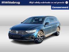 Volkswagen Passat Variant - 1.4 TSI 218pk PHEV GTE Business / Panoramadak / Trekhaak Elek. / 17" LMV / Navi / Camera /