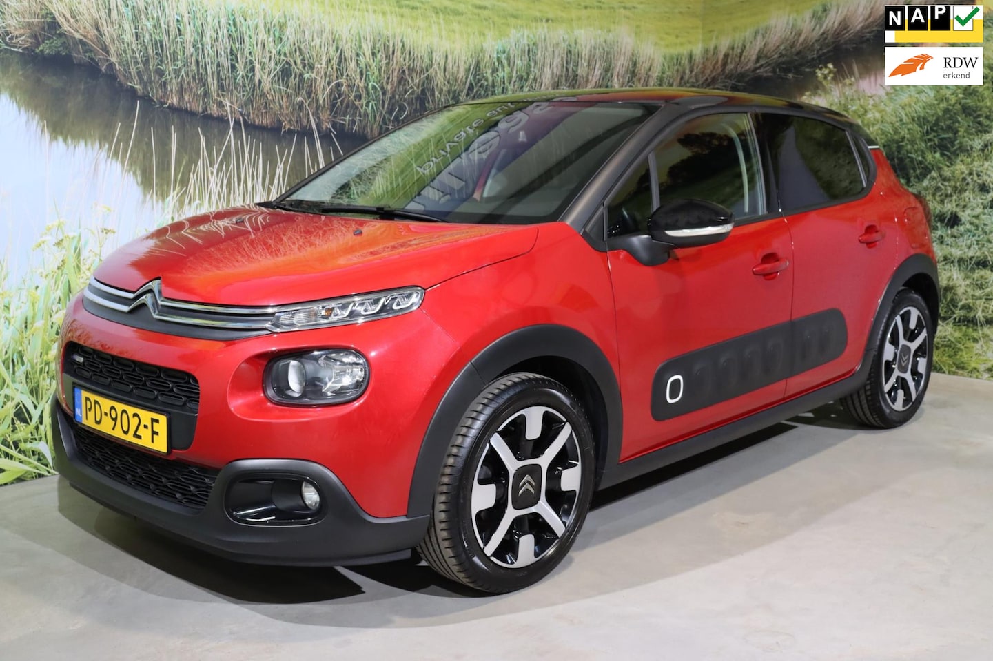 Citroën C3 - 1.2 PT Shine | Carplay | LED | PDC + Camera - AutoWereld.nl