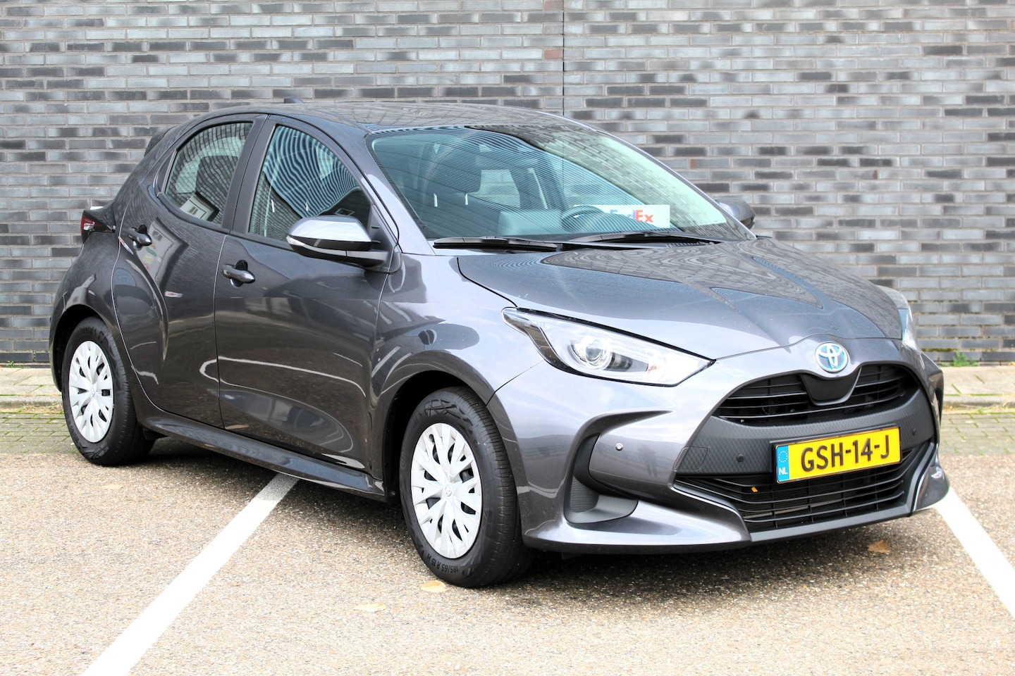 Toyota Yaris - 1.5 Hybrid Active I APPLE / ANDROID I ADP. CRUISE I CAMERA I PDC I - AutoWereld.nl