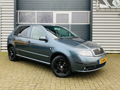 Skoda Fabia - 1.4-16V Elegance|Nwe APK|Apple/Android|Airco|