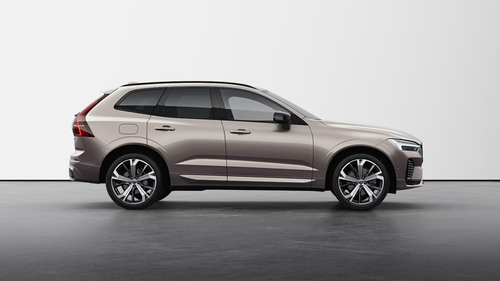 Volvo XC60 - 2.0 Recharge T6 AWD Ultra Dark Direct Leverbaar! - AutoWereld.nl