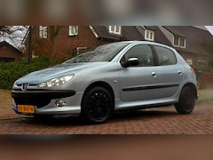 Peugeot 206 - 1.4 Air-line 3 5 DEURS MET AIRCO, ELEC. RAMEN EN MEER