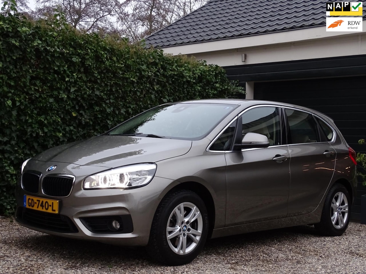 BMW 2-serie Active Tourer - 220i Essential | 1e eigenaar | Dealeronderhouden | Automaat - AutoWereld.nl