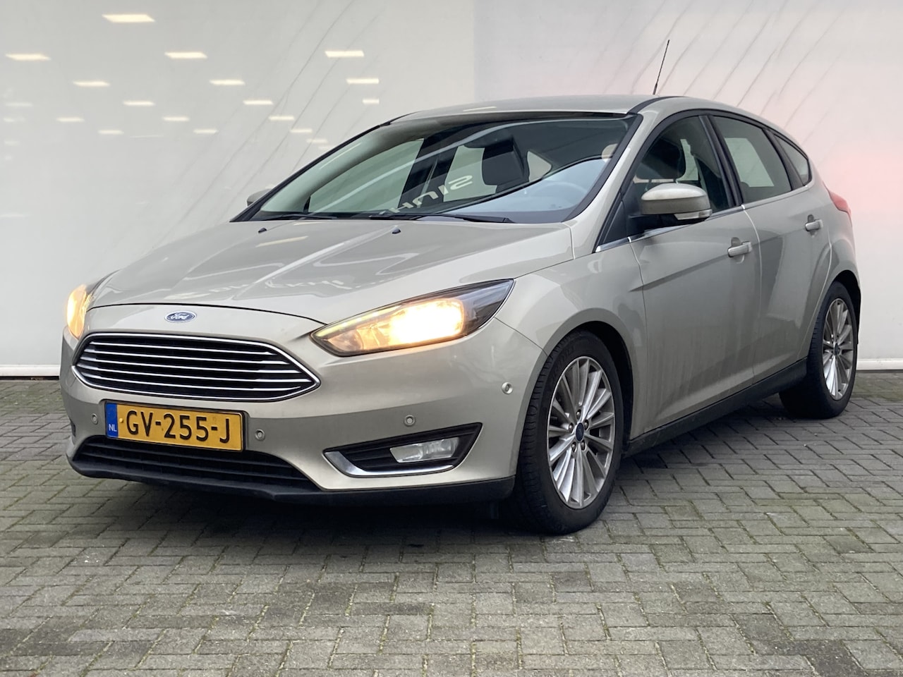 Ford Focus - 1.5 Titanium Edition | Clima | Cruise | Pdc V&A | Stoel verwarming | Navi | - AutoWereld.nl