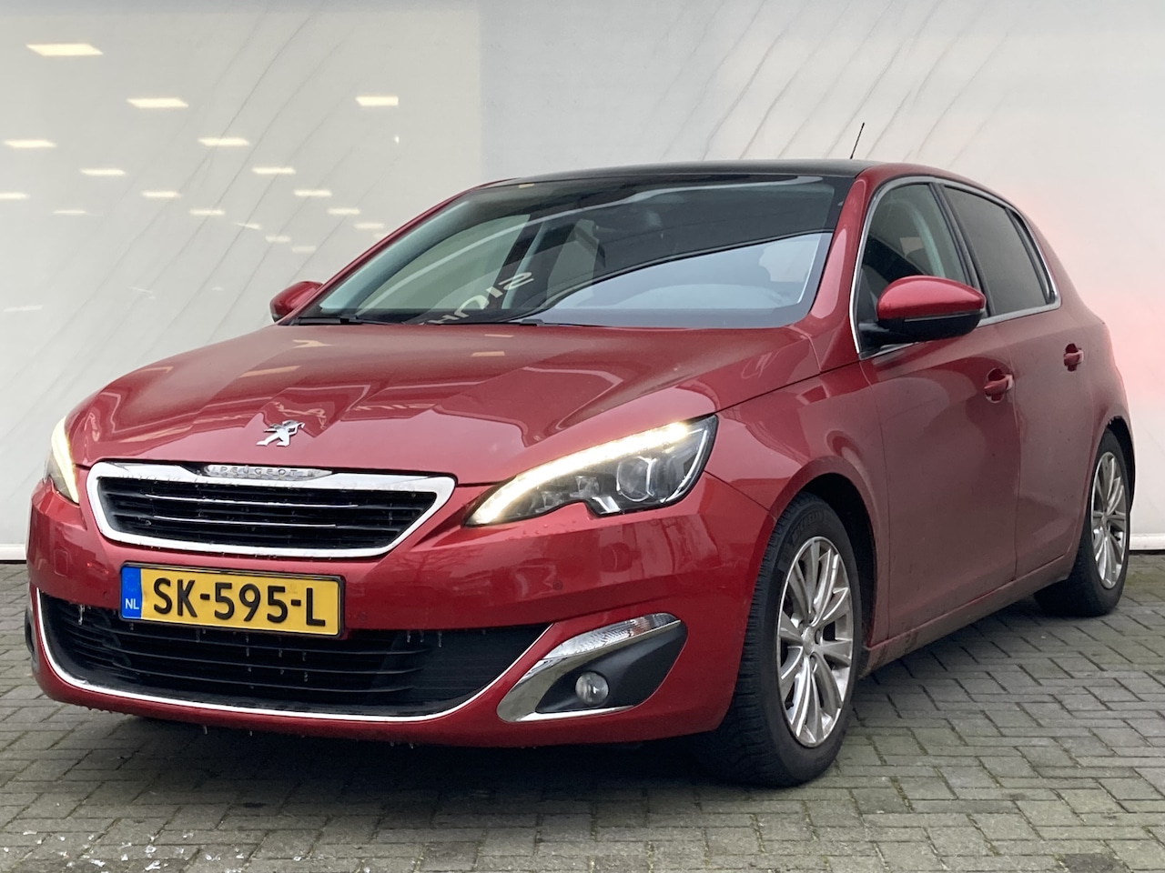 Peugeot 308 - 1.2 PureTech Allure | Airco | Camera | Cruise | Pdc V&A | Pano-dak | Navi | - AutoWereld.nl