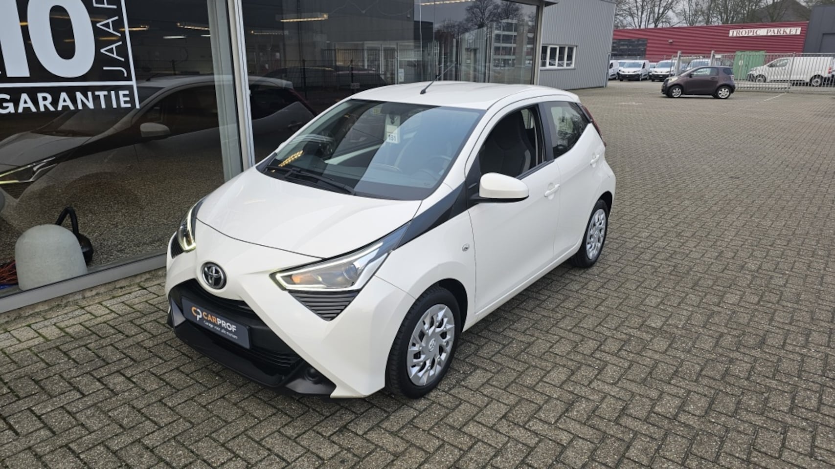 Toyota Aygo - 1.0 x-play NLauto | 1e eigenaar | dealeronderhouden - AutoWereld.nl