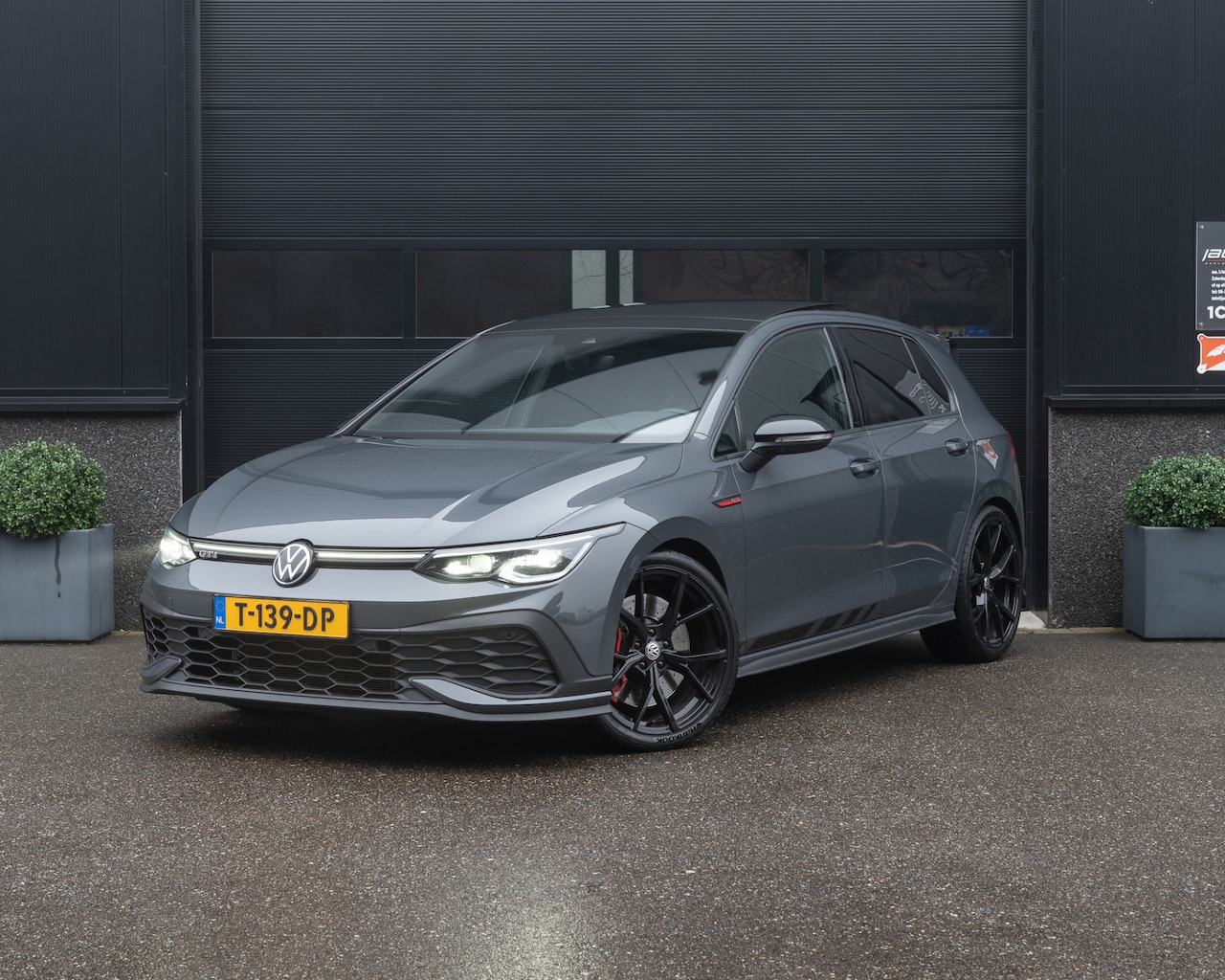 Volkswagen Golf - GTI Clubsport | 300PK | Pano | Keyless | IQ Light | Nardo | Camera | Lane & Side Assis | A - AutoWereld.nl