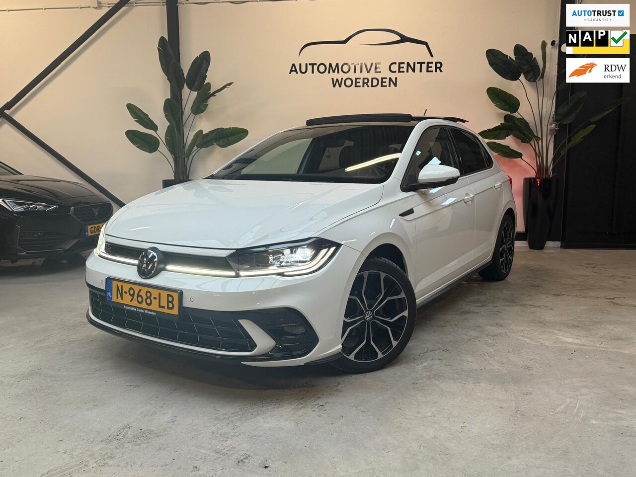 Volkswagen Polo - 1.0 TSI 3x R-Line DSG PANO IQ LIGHT NAP NAVI CARPLAY - AutoWereld.nl