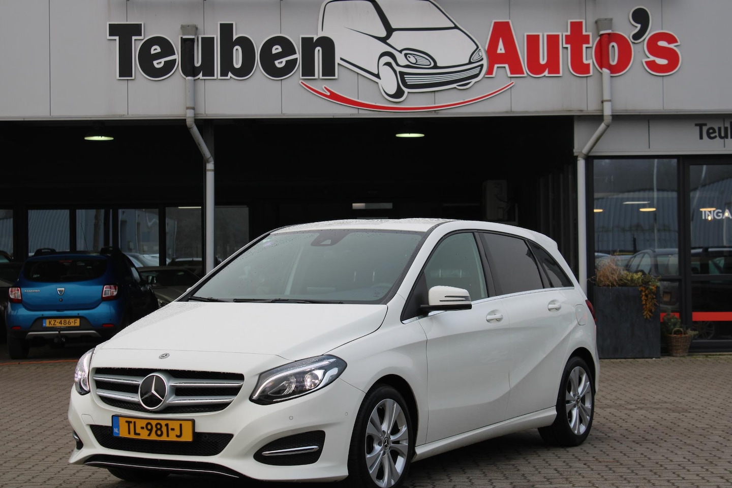 Mercedes-Benz B-klasse - 180 Business Solution AMG Navigatie, Lichtmetalen wielen, Cruise control, Stoelverwarming, - AutoWereld.nl