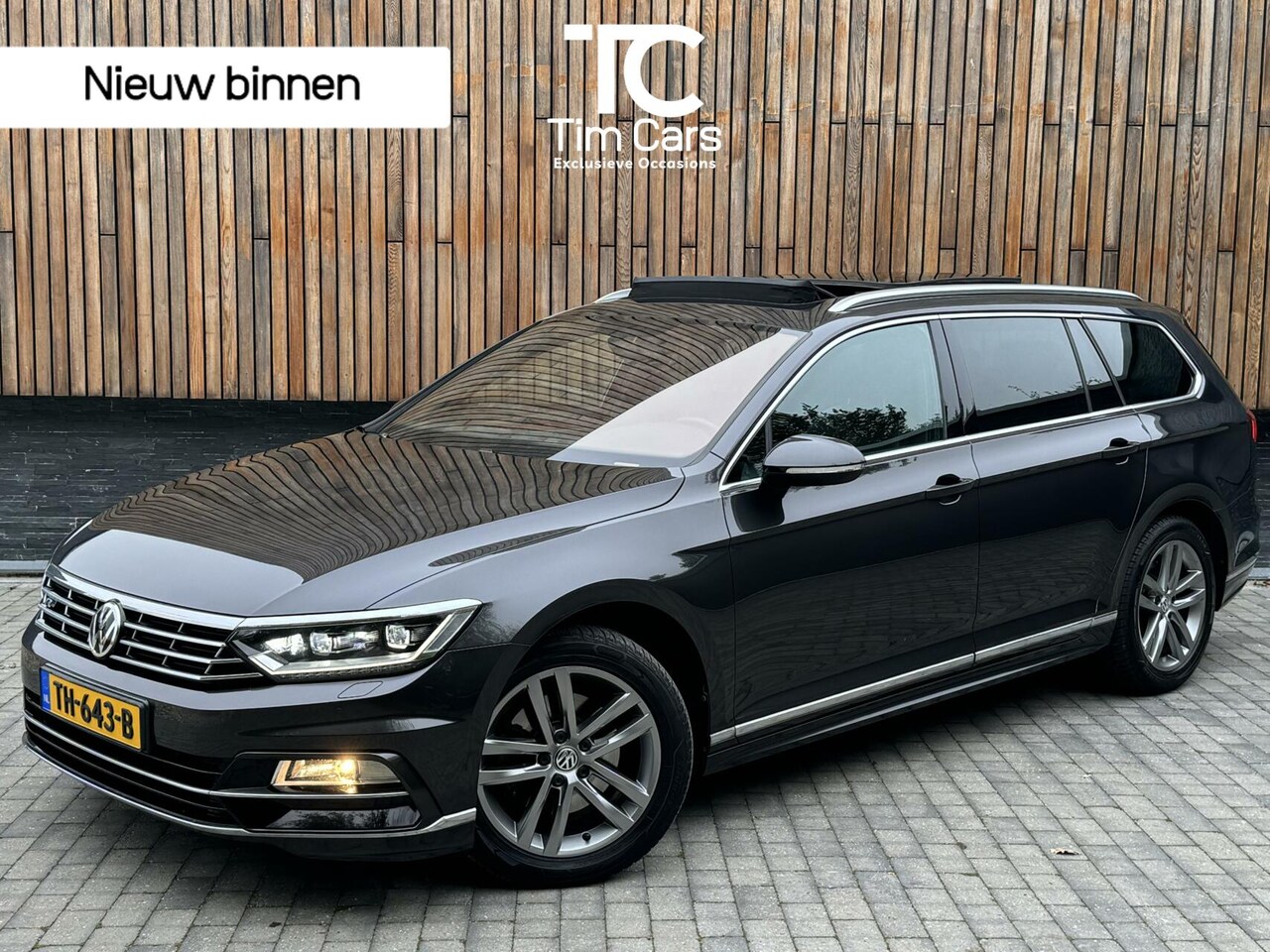 Volkswagen Passat Variant - 1.4 TSI R-line Automaat | Panoramadak | Lederen bekleding | LED verlichting | Trekhaak | S - AutoWereld.nl