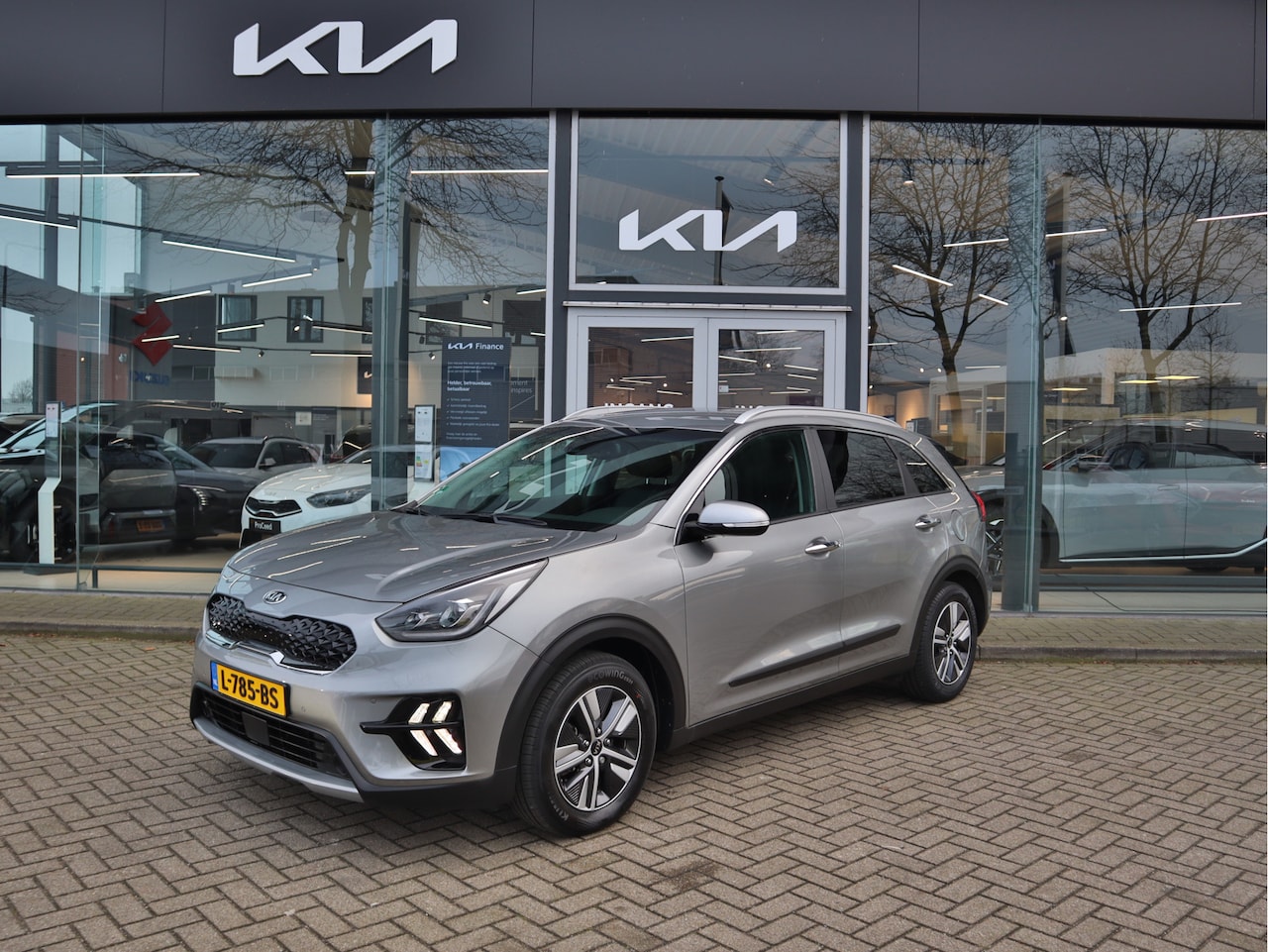 Kia Niro - 1.6 GDi Hybrid DynamicPlusLine Navi+BT+Cam Stoel+Stuurverw. Leder 16''LMV Trekhaak - AutoWereld.nl