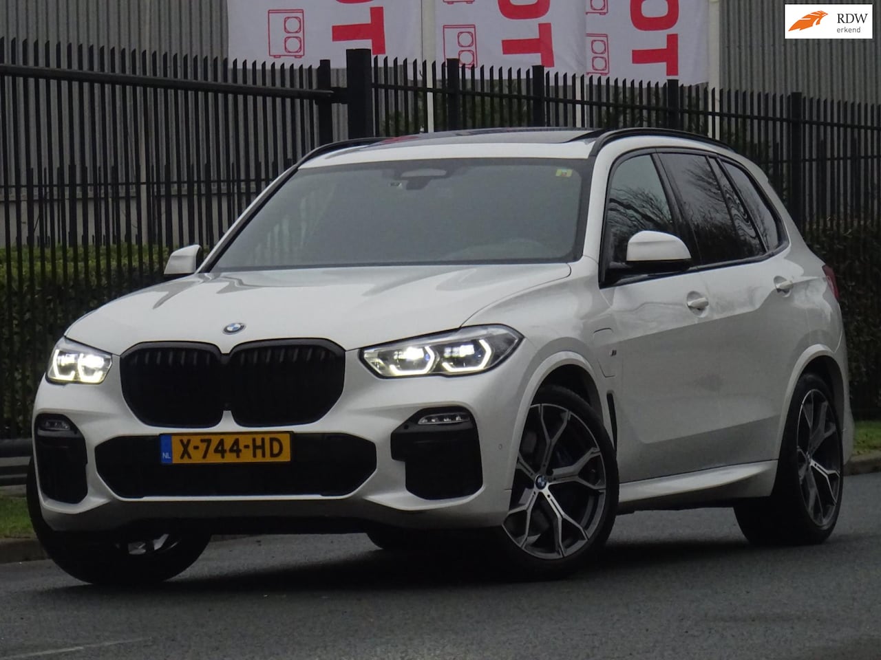 BMW X5 - XDrive45e High Executive M-SPORT M-KUIPSTOELEN / FULL - AutoWereld.nl