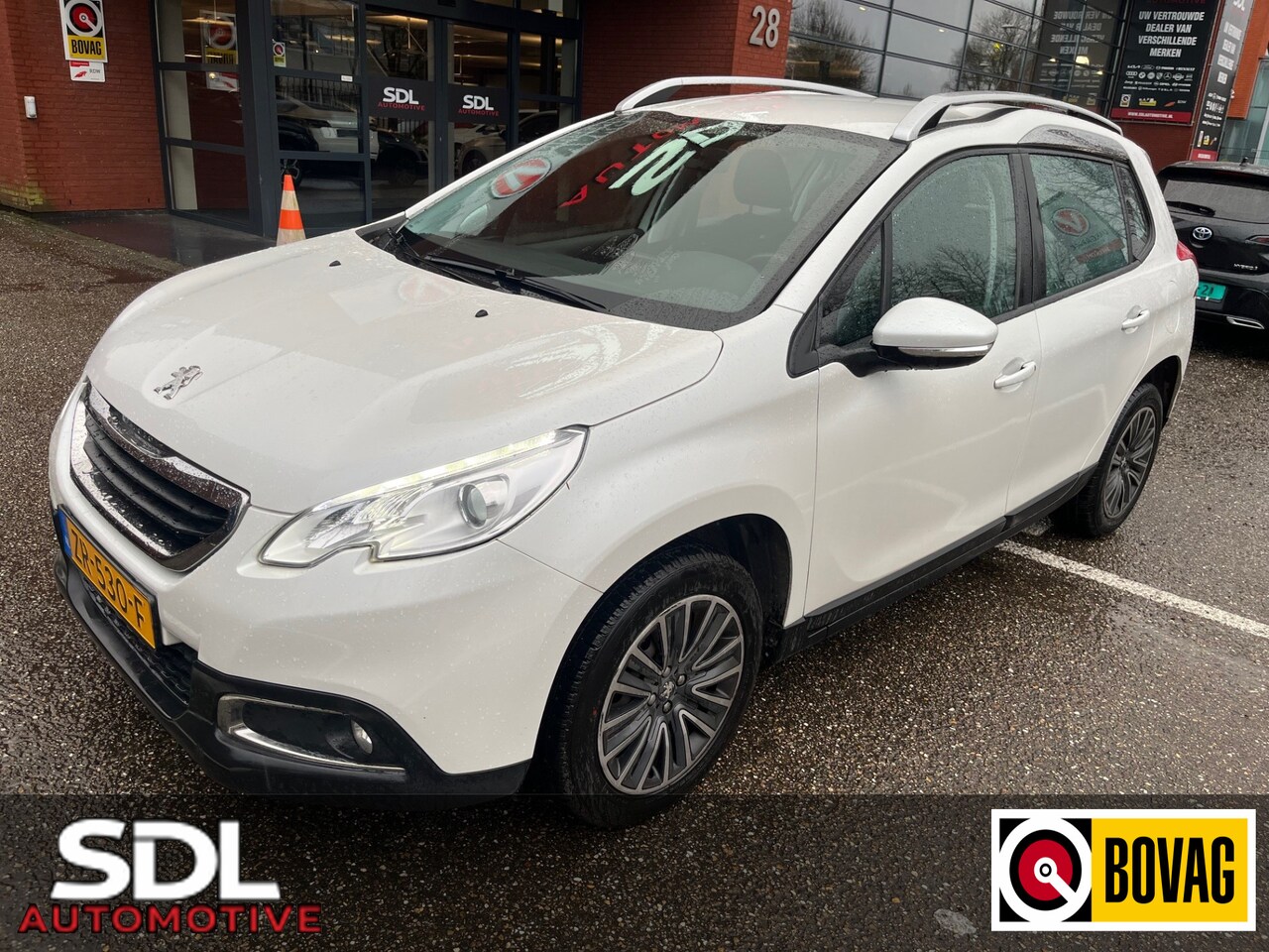 Peugeot 2008 - 1.2 PureTech Allure // NAVI // CRUISE CONTROL // BLUETOOTH // PDC // - AutoWereld.nl