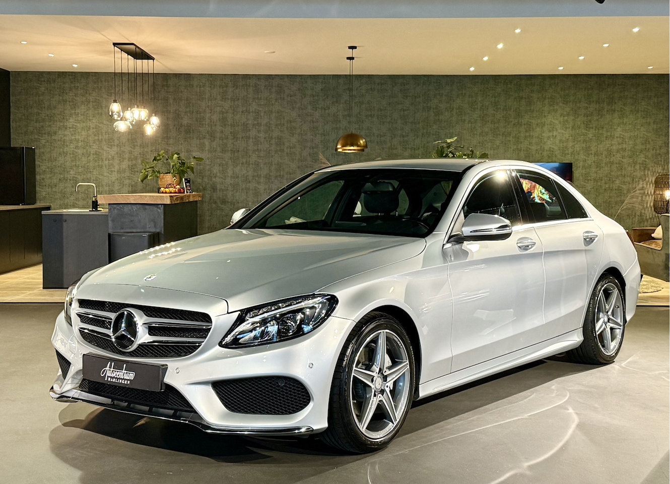 Mercedes-Benz C-klasse - 180 AMG Pakket I Automaat I Camera I Leer - AutoWereld.nl