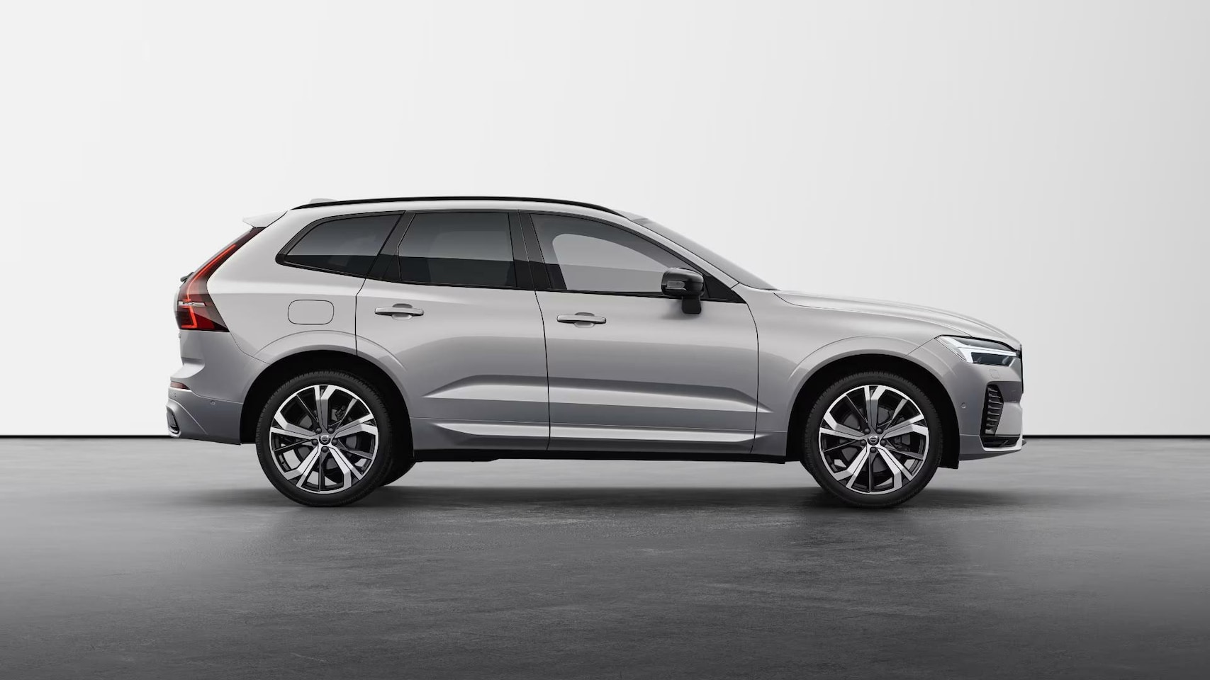 Volvo XC60 - 2.0 Recharge T6 AWD Ultra Dark Direct Leverbaar! - AutoWereld.nl