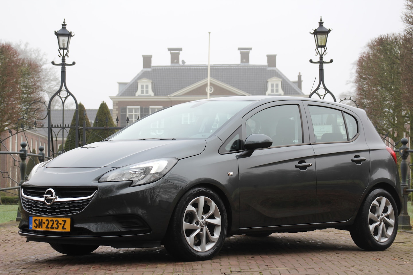 Opel Corsa - 1.4 EDITION AUTOMAAT | NAVI | PARKEERSENSOREN | ORGINEEL NL | CRUISE CONTROL | AIRCO | LIC - AutoWereld.nl