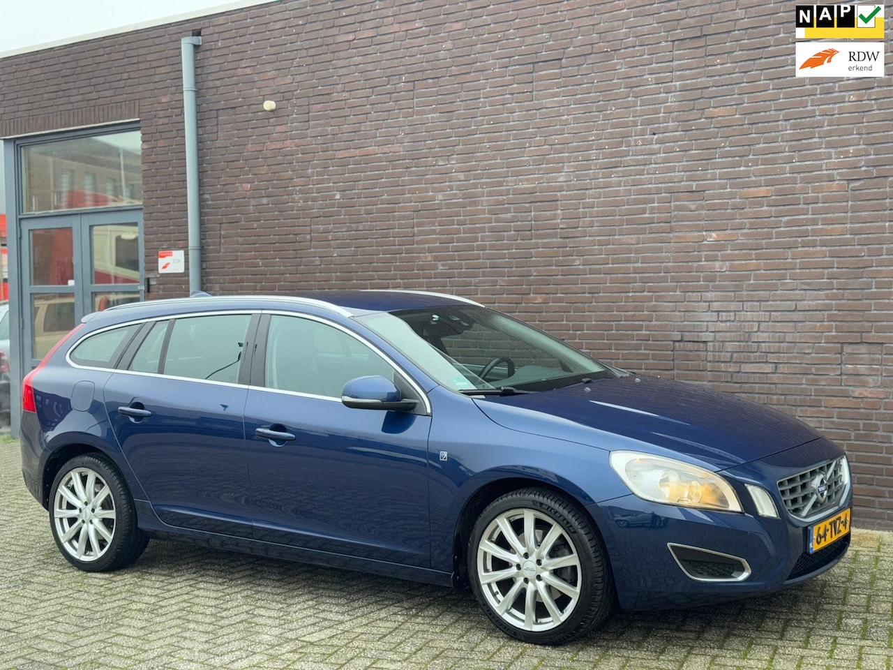 Volvo V60 - 1.6 T3 Ocean Race Navi | Leder | Cruise | Camera | Trekhaak - AutoWereld.nl