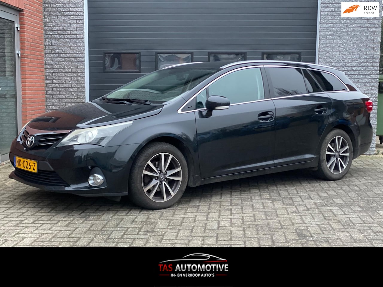 Toyota Avensis Wagon - 2.0 D-4D Business NAVI / CLIMA / CRUISE - AutoWereld.nl