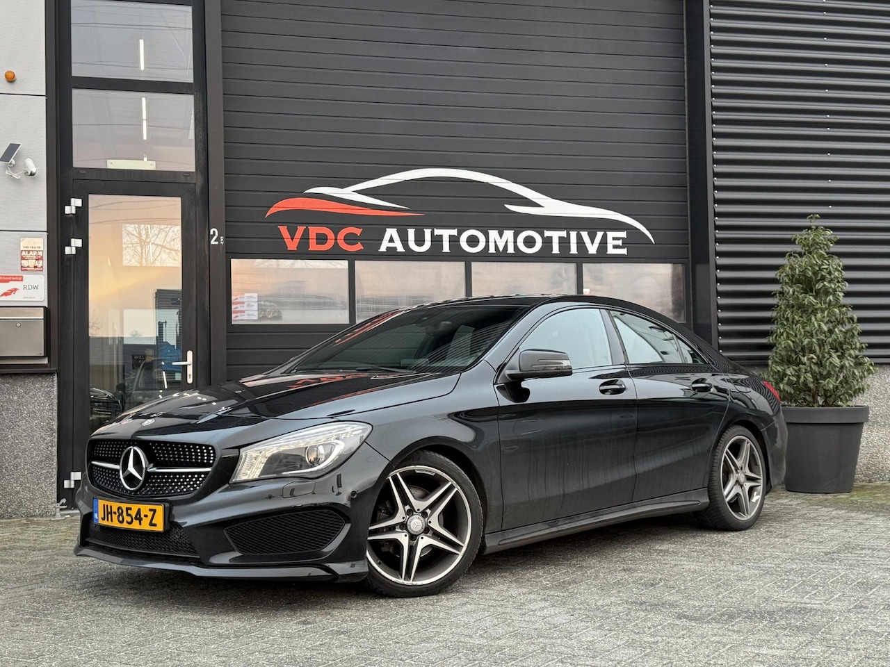 Mercedes-Benz CLA-Klasse - 180 AMG Navi | Xenon | Dealer Onderhouden | Parkeersensoren | Automaat | Zitcomfortpakket - AutoWereld.nl