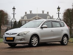 Hyundai i30 CW - I 30CW AUTOMAAT | LEDER/STOF | CLIMA | PARK SENS | LM. VELGEN | TREKHAAK | PERFECT ONDERHO