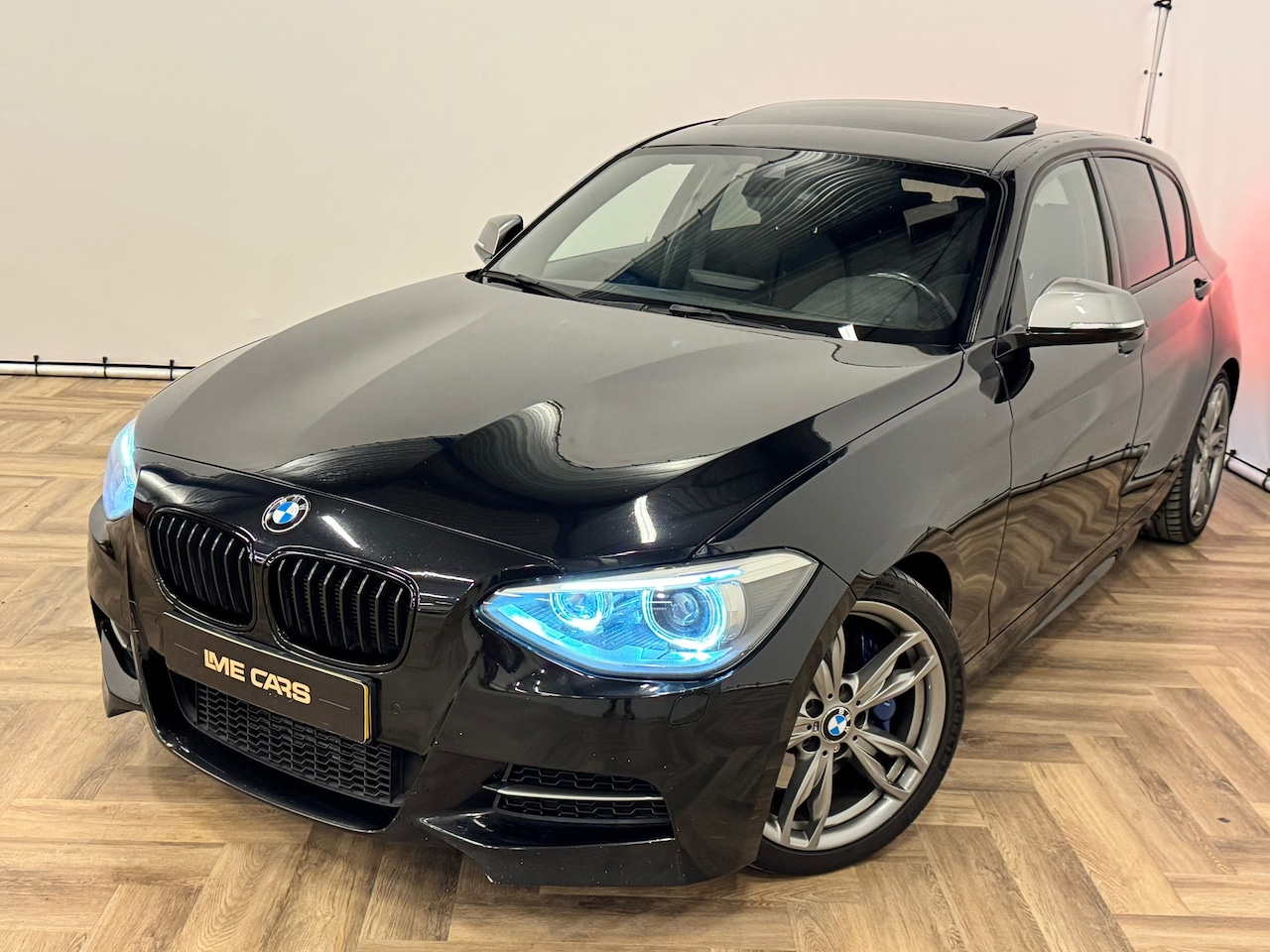 BMW 1-serie - M135i M135i , SCHUIFDAK , ONDERHOUD AANWEZIG , 2 SLEUTELS , ALARM KLASSE 5 - AutoWereld.nl