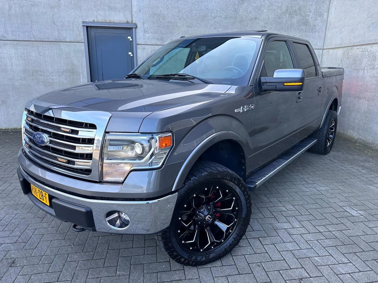 Ford F150 - USA 5.0L V8, 4x4, LARIAT, VOL OPTIES - AutoWereld.nl