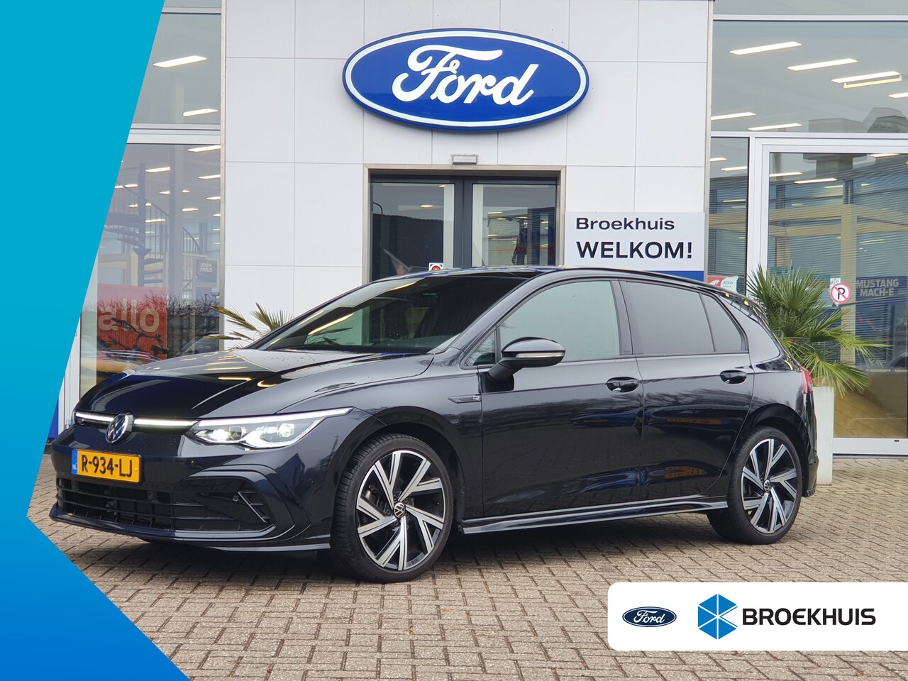 Volkswagen Golf - 1.5 eTSI R-Line | Panoramadak | 18 inch | Apple Carplay | Camera - AutoWereld.nl