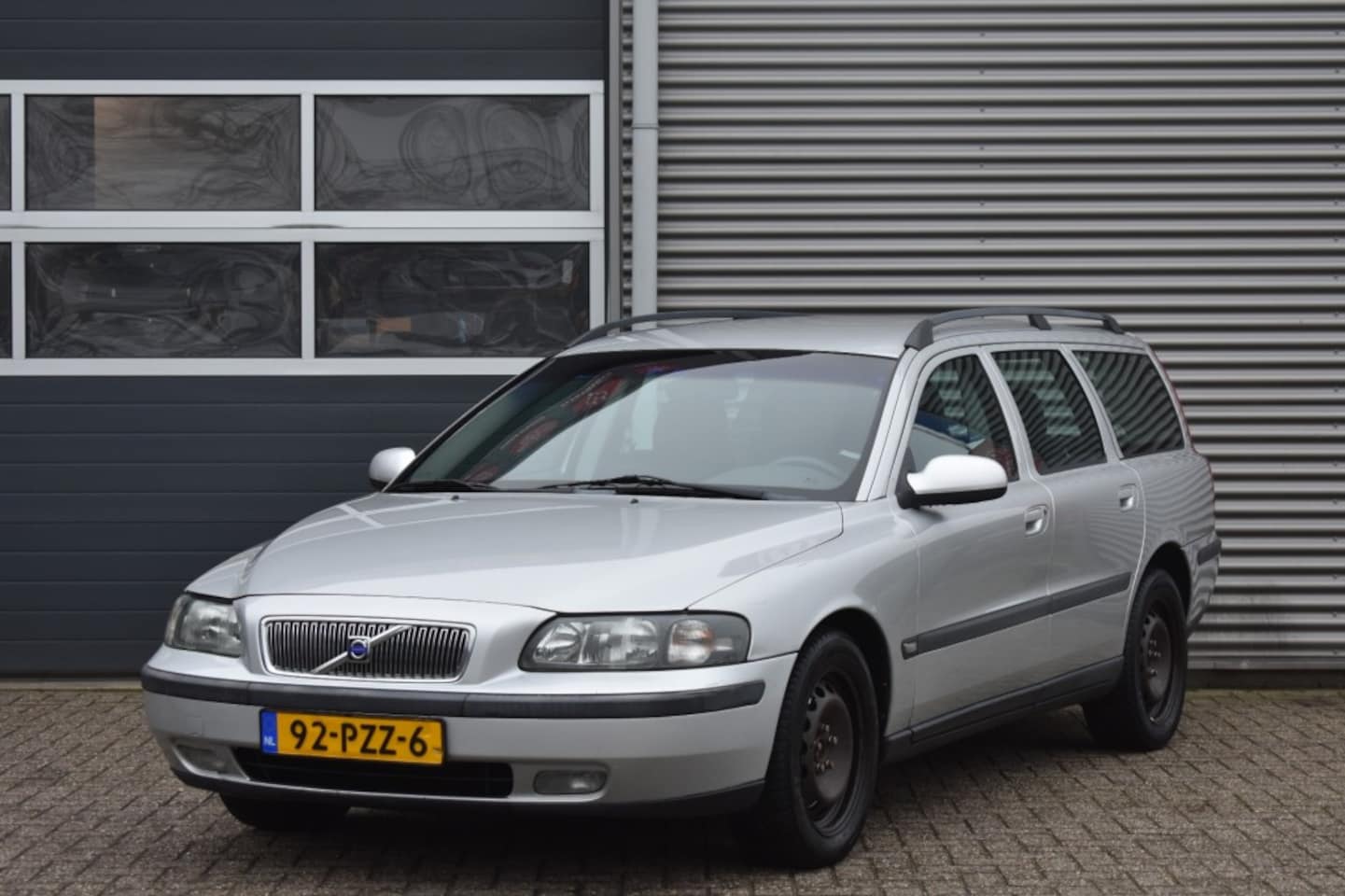 Volvo V70 - 2.4 / AIRCO / STOELVERWARMING / CRUISE CONTROL - AutoWereld.nl