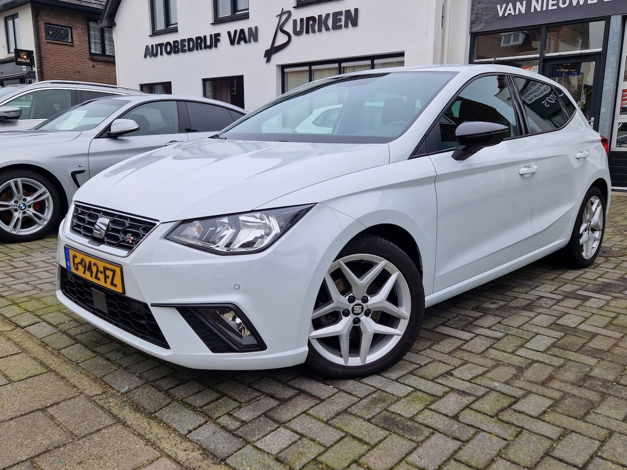 Seat Ibiza - 1.0 TSI FR Business Intense 1.0 TSI FR Business Intense, Navigatie,Apple Car Play,Android,Achteruitrij camera - AutoWereld.nl