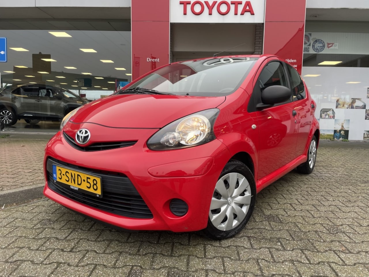 Toyota Aygo - 1.0 VVT-i Now | Airco | Radio | centr.verg. met afst.bed - AutoWereld.nl